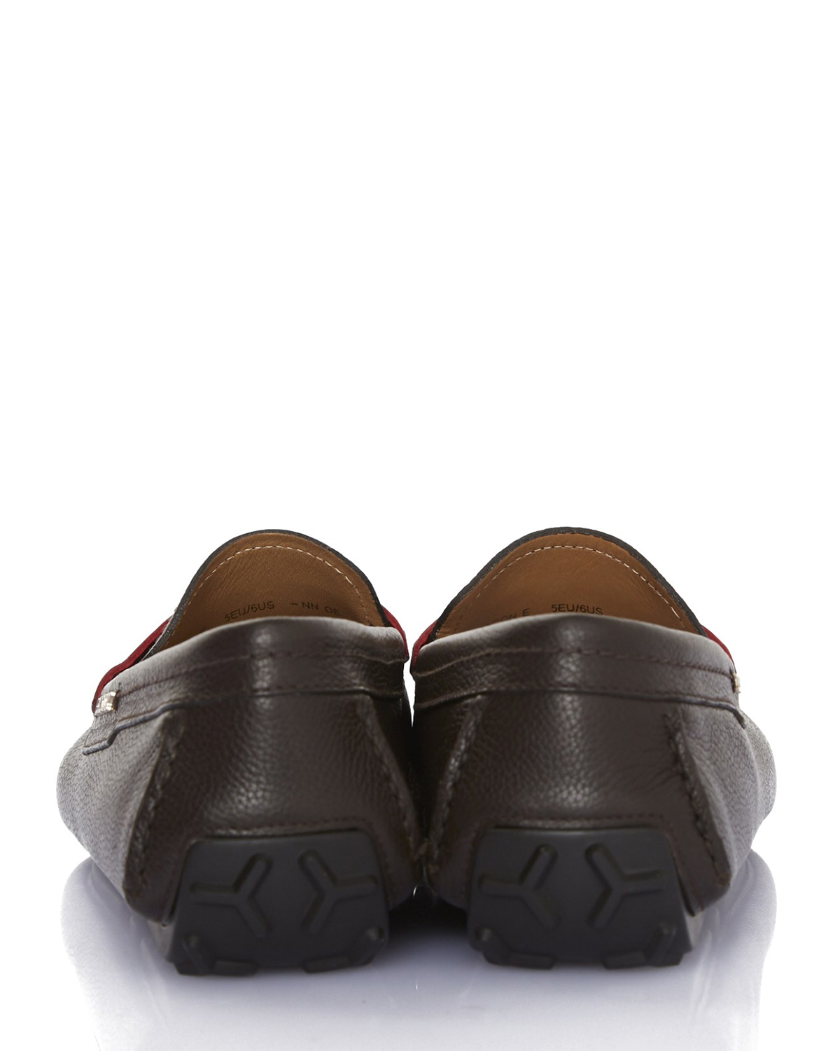 棕色皮鞋的休闲搭配法则 轻松驾驭日常与职场